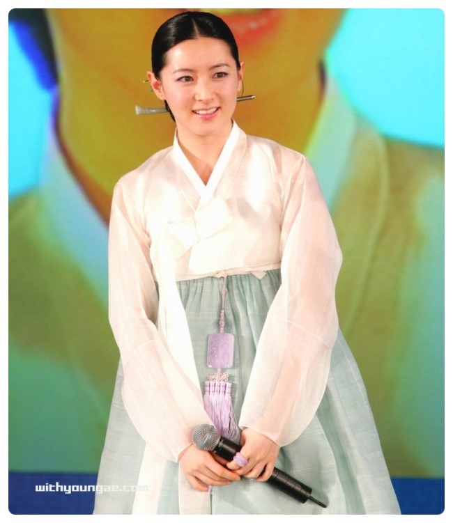 외모로는 톱이라고 안하는 사람이 더 많지만 한복으론 톱이라는데 거의다 동의하는 연예인 | 인스티즈