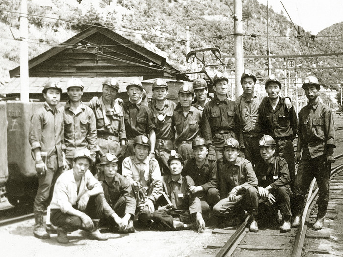 1962년 경제계발 5개년 계획 1차년도 시작 : 독일 광부,간호사 파견. - 차관을 위해 안간힘