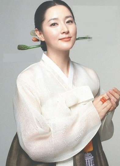 외모로는 톱이라고 안하는 사람이 더 많지만 한복으론 톱이라는데 거의다 동의하는 연예인 | 인스티즈