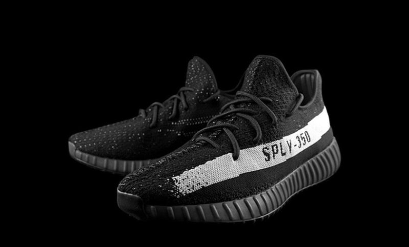 Yeezy 350 v2 Black / White