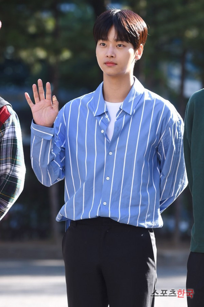 빅스 엔 뮤직뱅크 출근길 코디 시스템옴므 셔츠 윤현민도 네이버 블로그